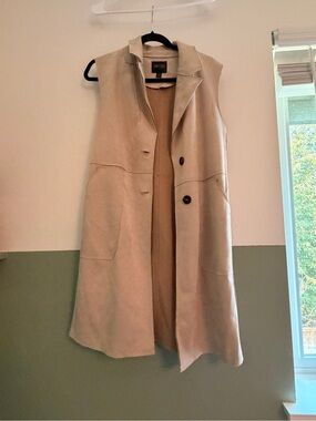 Truth Petite Sleeveless Long Vest in Sand Beige